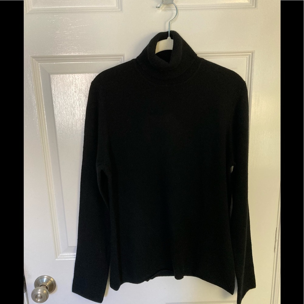 Brooks Brothers Black Cashmere TNeck  size Med